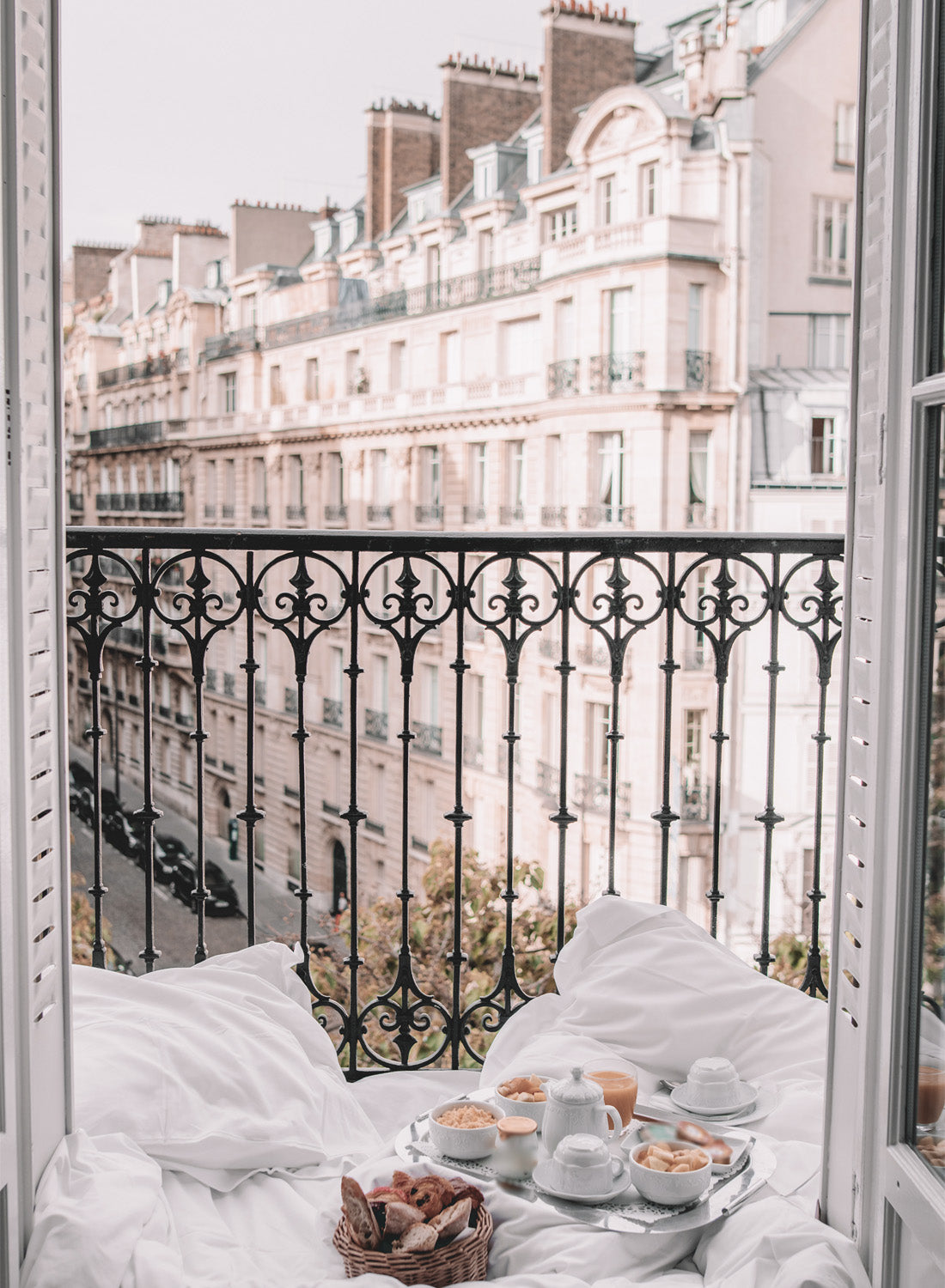 BREAKFAST IN PARIS