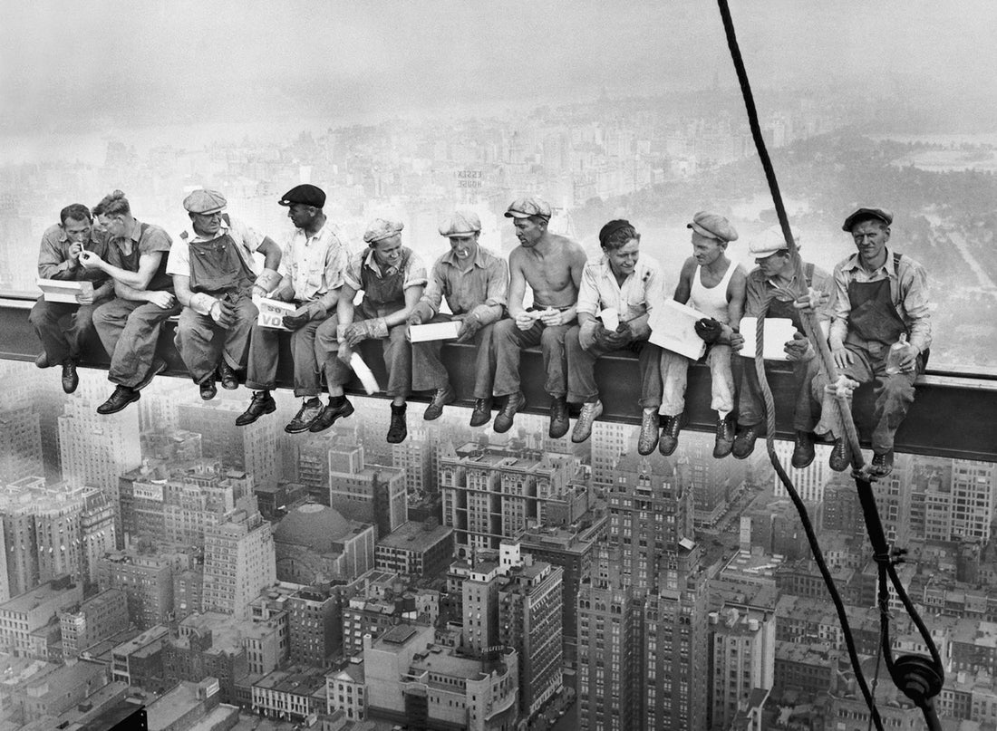 LUNCH ATOP SKYSCRAPER