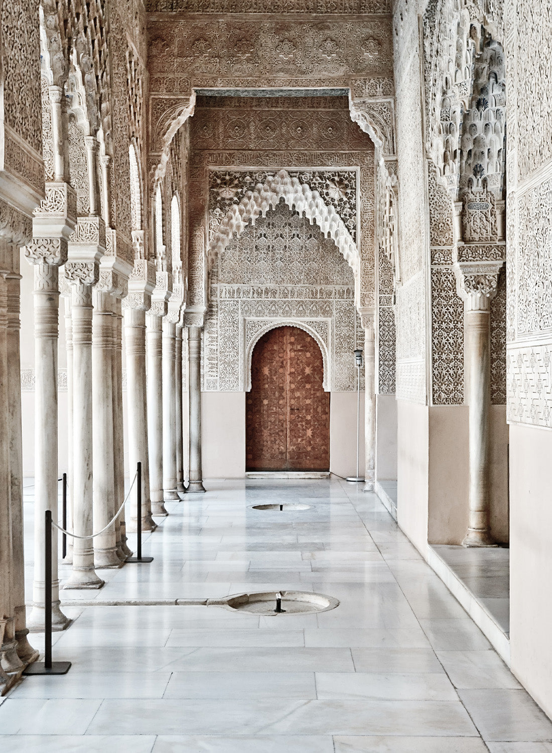 CORRIDOR ELEGANCE