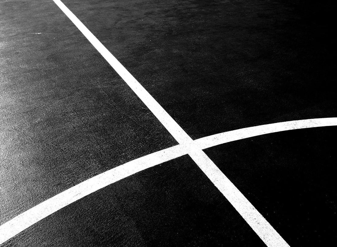 COURT MONOCHROME
