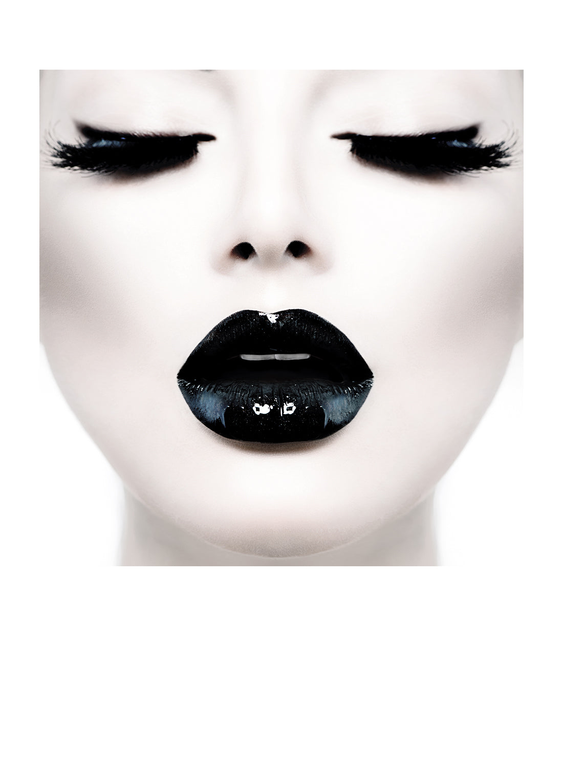 MAKE UP