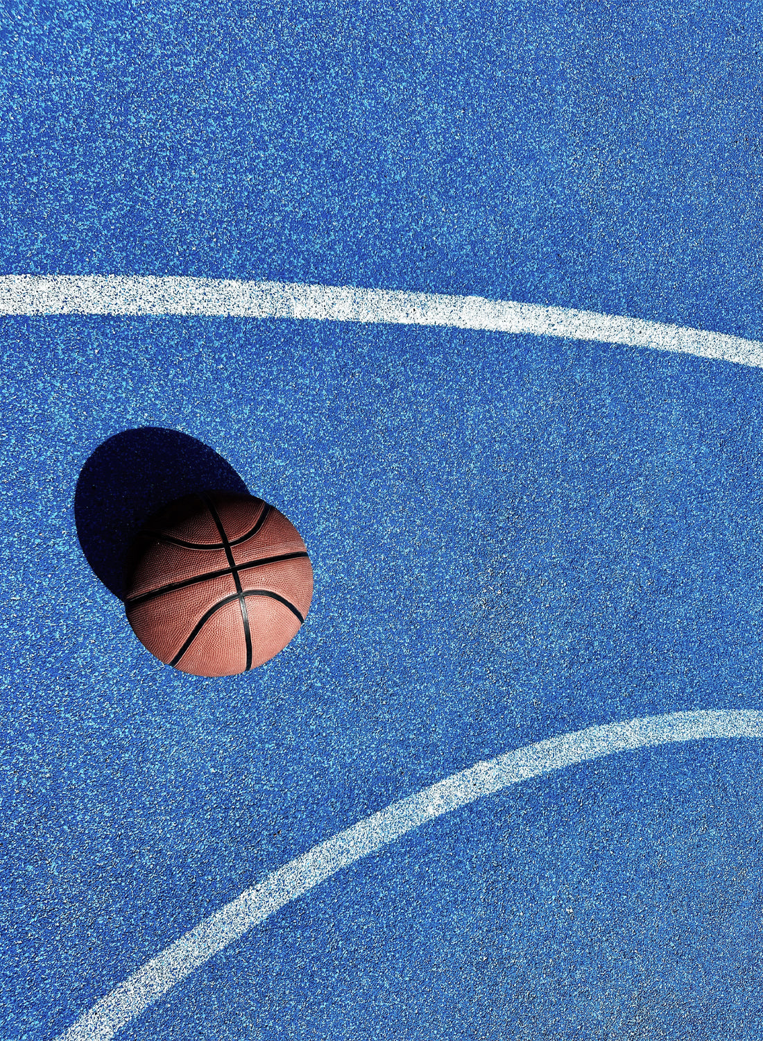 BASKETBALL ON THE COURT