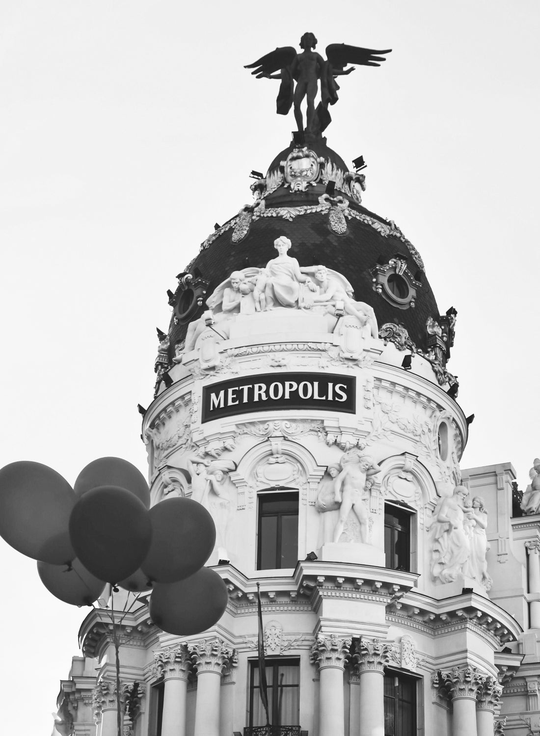 METROPOLIS WITH BALLOONS